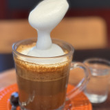 Expresso macchiato duplo (café expresso Orfeu + espuma de leite)