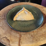 Esfiha integral de queijo branco