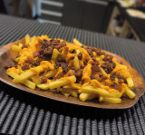 BATATA FRITA COM CHEDDAR E BACON 500g