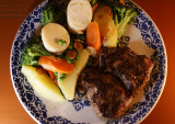 FILÉ MIGNON GRELHADO COM LEGUMES