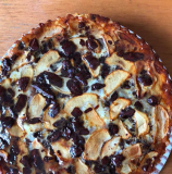 Fatia de torta (maçã com chocolate e passas ou banana)