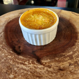 Escondidinho de linguiça artesanal, coberto com cremoso purê de mandioquinha e gratinado.