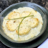 Rondelli de ricota e espinafre com molho branco