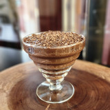 Taça de Chocolate Intenso (bolo de chocolate meio amargo com brigadeiro cremoso e raspas de chocolate)