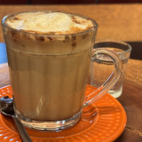 Capuccino (Café Orfeu + espuma de leite + canela + cacau
