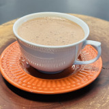 Chai Latte - Chá indiano com leite, açúcar e especiarias (canela, gengibre, cadamomo e cravo)
