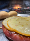 Linguiça fina com queijo provolone