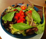 Saladinha de folhas com tomate cereja