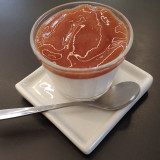Mousse de queijo branco com calda de goiabada
