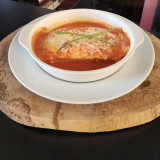 Lasanha de presunto e queijo com molho ao sugo