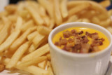 Batata Frita Com Cheddar e Bacon