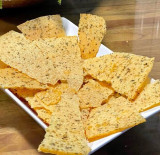 DADINHO DE TAPIOCA COM MOLHO DE PIMENTA