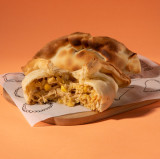 Empanada de frango com creme de milho