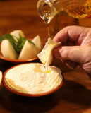 COALHADA SECA COM PÃO ÁRABE